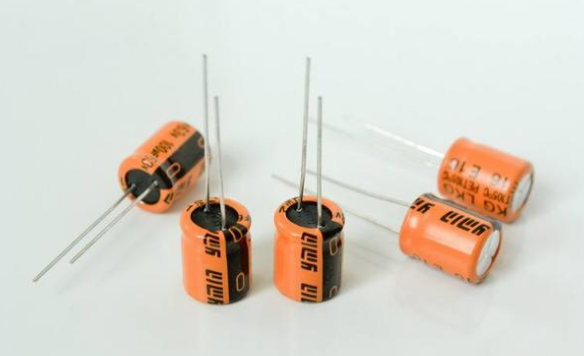 「NIPPON CHEMI-CON」電解電容極性接錯會爆炸，如何避免？