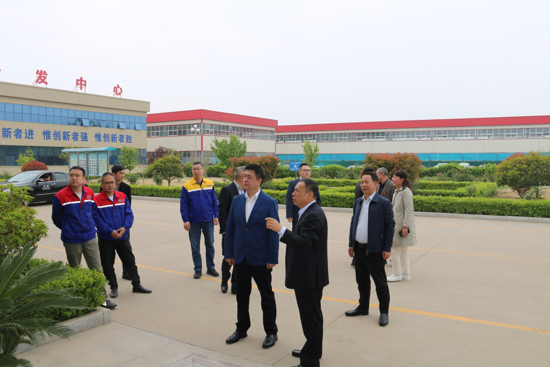青島市政協(xié)副主席、市工商聯(lián)主席崔作一行蒞臨銳智股份調研考察