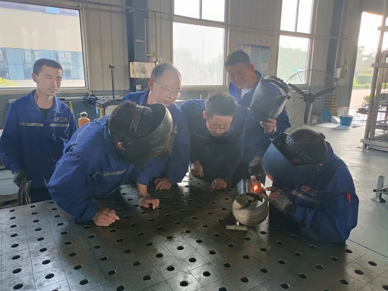 《提升技能,鑄就未來:公司焊工技能培訓(xùn)火熱進(jìn)行》 《提升技能,鑄就未來:公司焊工技能培訓(xùn)火熱進(jìn)行》