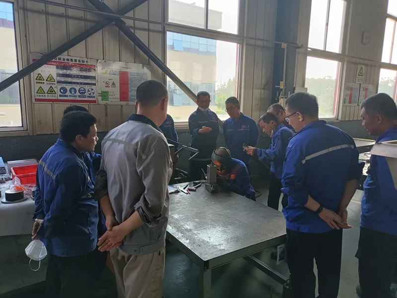 《提升技能,鑄就未來:公司焊工技能培訓(xùn)火熱進(jìn)行》 《提升技能,鑄就未來:公司焊工技能培訓(xùn)火熱進(jìn)行》